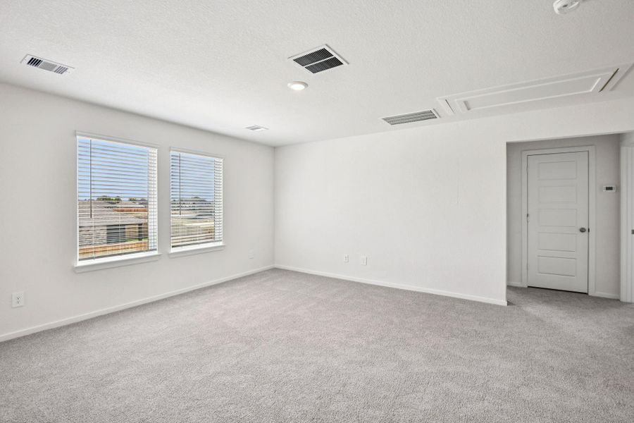 Spacious, unfurnished interior of a new home in Landing Meadows - Traditional Series, New Caney (Image 33).