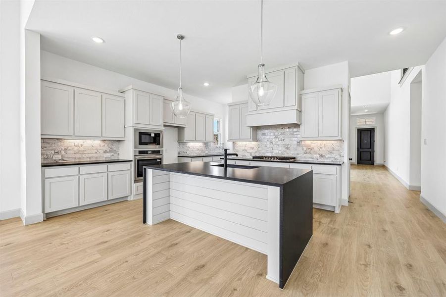 With outstanding prep space and plenty of storage, your inner chef will come alive in this fantastic chef's kitchen! With outstanding prep space and plenty of storage, your inner chef will come alive in this fantastic chef's kitchen!