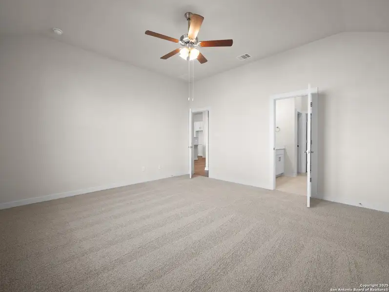 Spacious, unfurnished interior of a new home in Hunter's Ranch, San Antonio (Image 11). Spacious, unfurnished interior of a new home in Hunter's Ranch, San Antonio (Image 11).