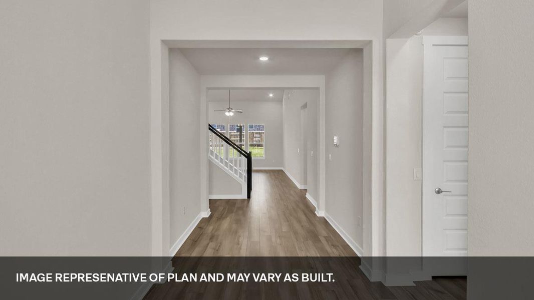 Spacious, unfurnished interior of a new home in Rosenbusch Ranch, Leander (Image 12).