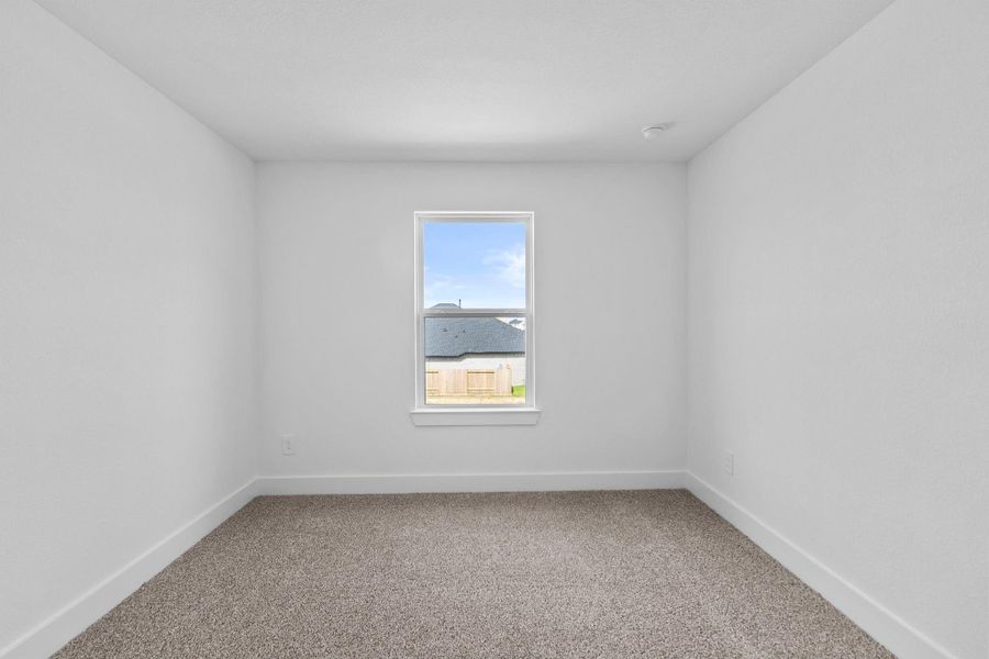 Spacious, unfurnished interior of a new home in Riverside Estates, Mont Belvieu (Image 34).
