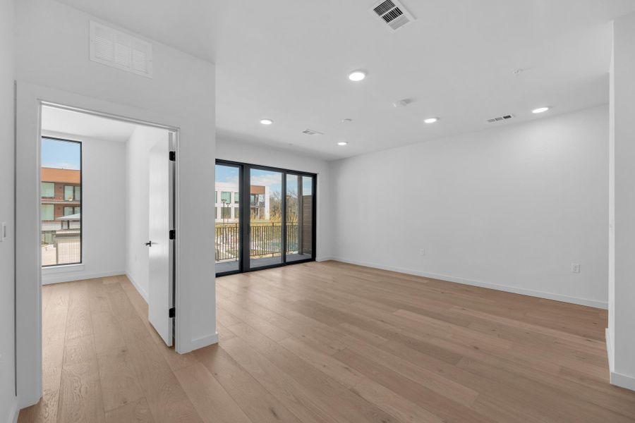 Spacious, unfurnished interior of a new home in , Austin (Image 15).