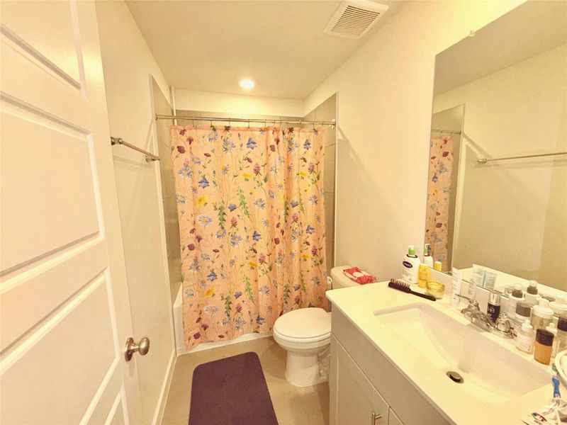 Furnished interior view inside a new home in Sundance Cove - Classic Series, Crosby (Image 4). Furnished interior view inside a new home in Sundance Cove - Classic Series, Crosby (Image 4).