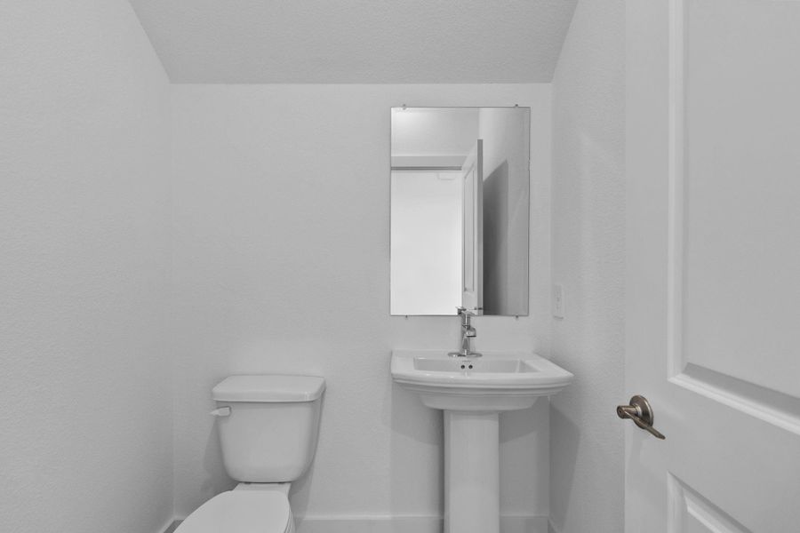 Furnished interior view inside a new home in Riverside Estates, Mont Belvieu (Image 10).