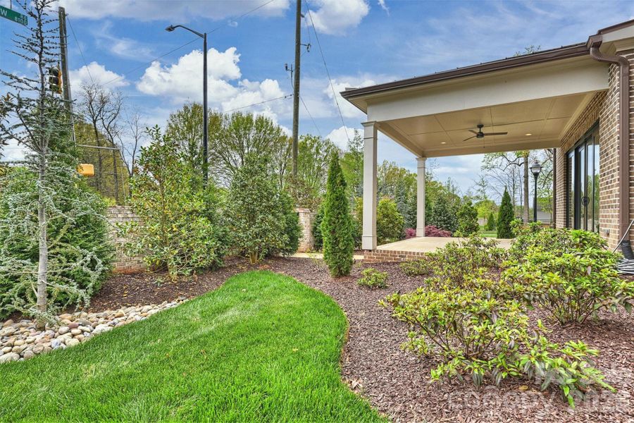 Beautiful Maturing Landscape Beautiful Maturing Landscape