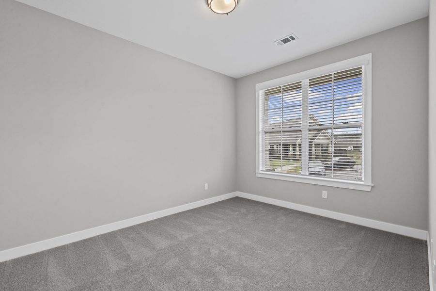 Spacious, unfurnished interior of a new home in Twin Oaks, Oakland (Image 25).