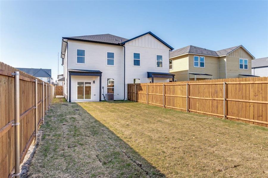 Exterior details and patio area of a home in , Dallas (Image 3).