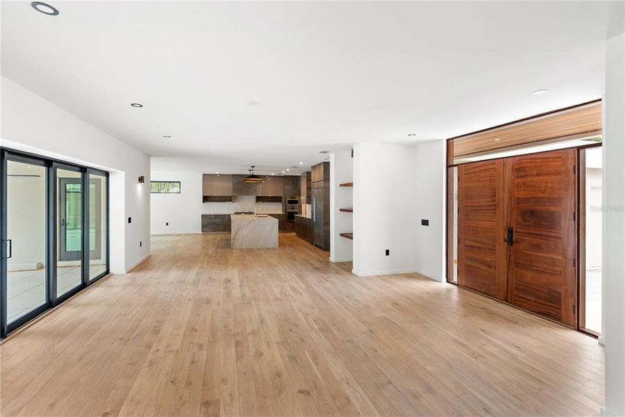 Spacious, unfurnished interior of a new home in , Sarasota (Image 58).