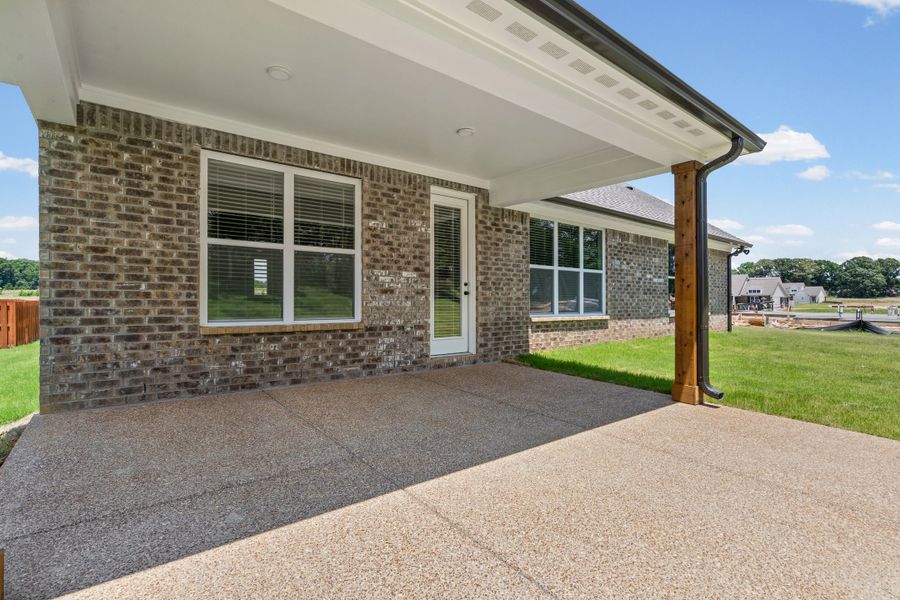 Representative exterior details of a home built from the Albany by Grant & Co in Walker Farms, Bartlett (Image 4).