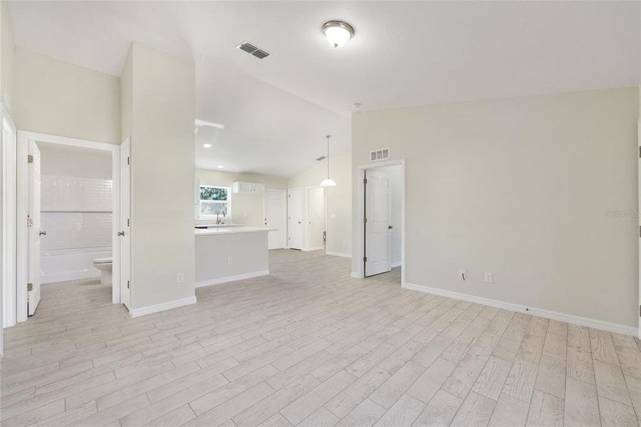 Spacious, unfurnished interior of a new home in , Ocala (Image 26).