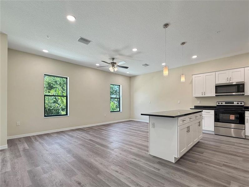 Spacious, unfurnished interior of a new home in , Tampa (Image 25).