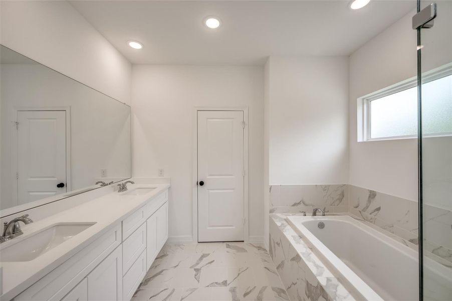 Furnished interior view inside a new home in , Missouri City (Image 10).