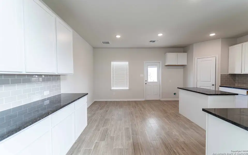 Spacious, unfurnished interior of a new home in Hunter's Ranch, San Antonio (Image 10). Spacious, unfurnished interior of a new home in Hunter's Ranch, San Antonio (Image 10).