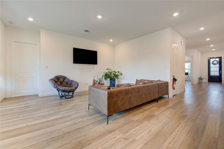 Furnished interior view inside a new home in Jordan Ranch: Vista Collection, Fulshear (Image 38).