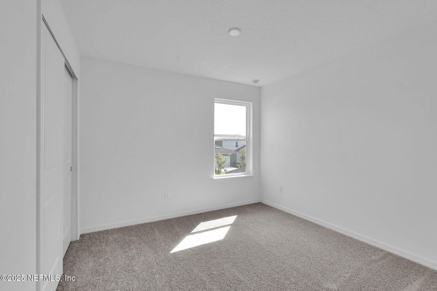 Spacious, unfurnished interior of a new home in Hawthorn Park at Wildlight, Yulee (Image 20).