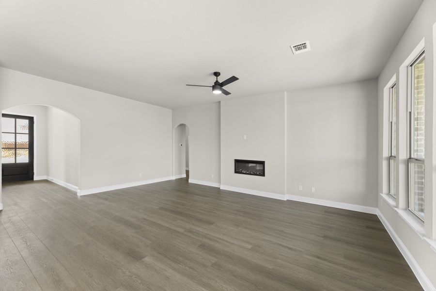 Spacious, unfurnished interior of a new home in Lovers Landing, Forney (Image 17).