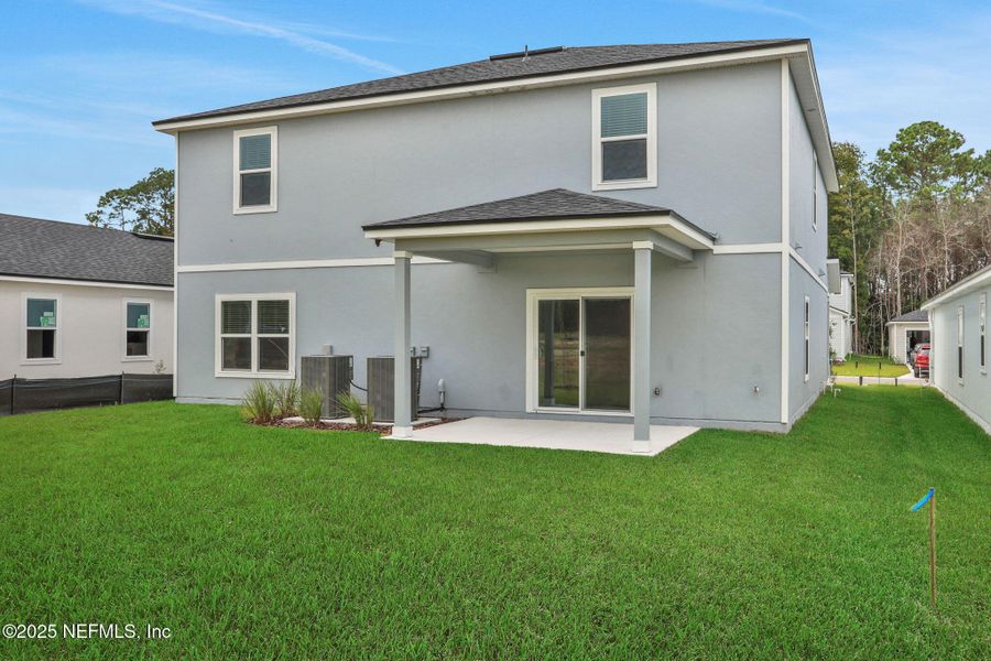 Exterior details and patio area of a home in Bellbrooke, Jacksonville (Image 24).