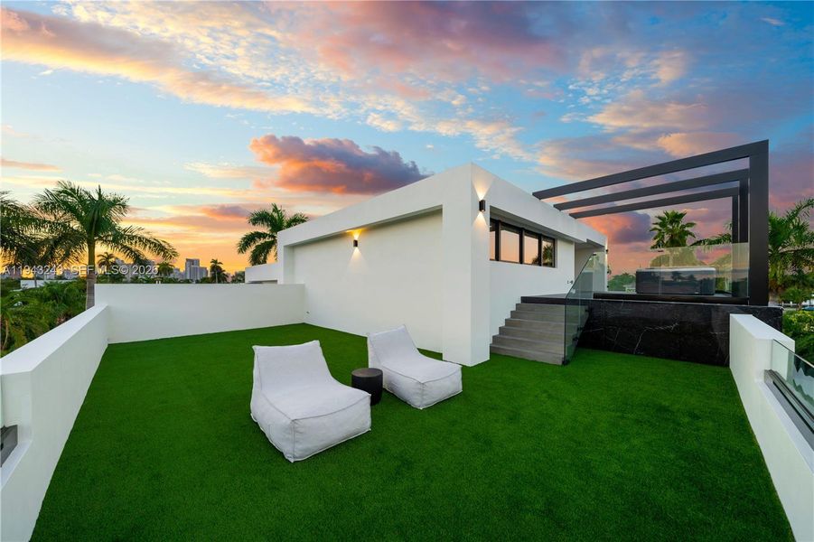 Exterior details and patio area of a home in , Fort Lauderdale (Image 28).