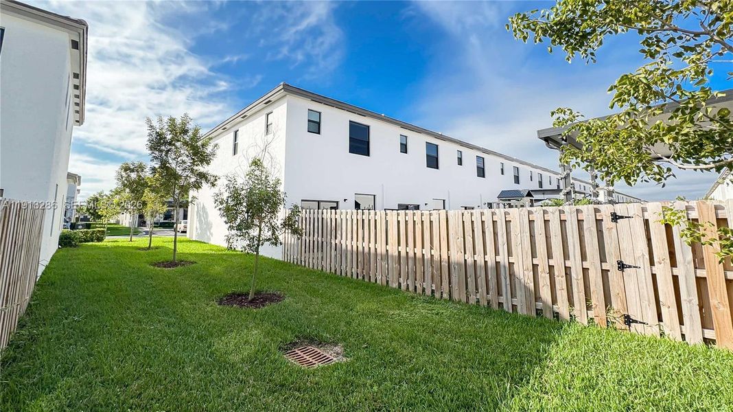 Exterior details and patio area of a home in , Miami (Image 20).