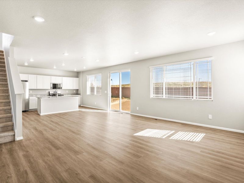 Spacious, unfurnished interior of a new home in Turnberry, Commerce City (Image 7).