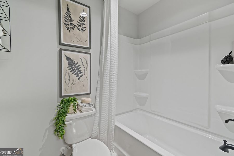 Furnished interior view inside a new home in Ponderosa Farms Manor, Gainesville (Image 52).