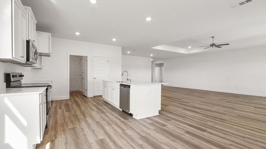 Spacious, unfurnished interior of a new home in Owl's Head Farms, Freeport (Image 16).