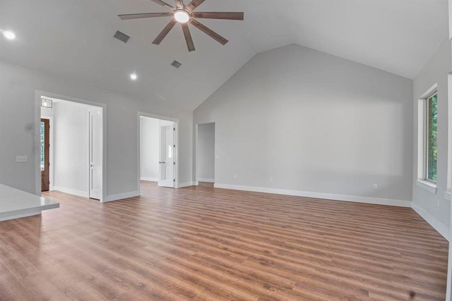 Spacious, unfurnished interior of a new home in , Lindale (Image 11).