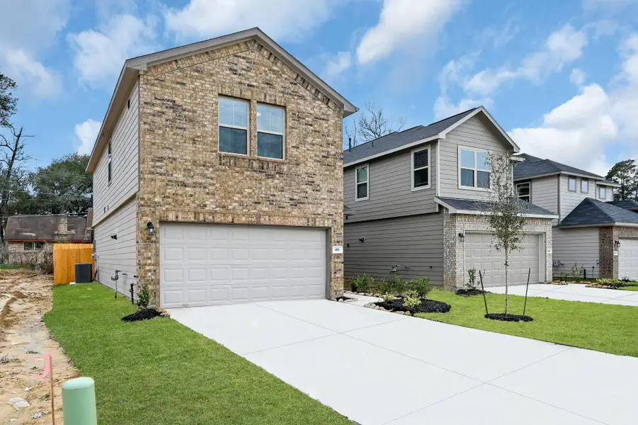 Representative exterior photo of a completed home built from the Floor Plan 1597 by Colina Homes in Rollingbrook Estates, Baytown, TX (Image 18).