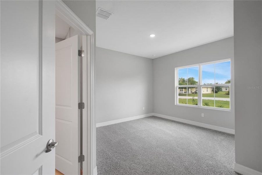 Spacious, unfurnished interior of a new home in , Ocala (Image 23).