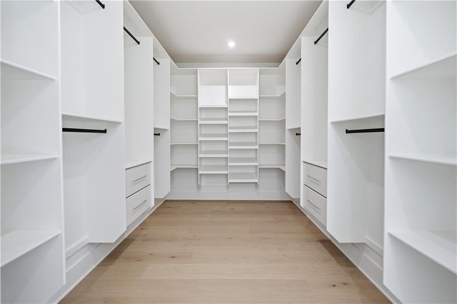 Spacious, unfurnished interior of a new home in , Lawrenceville (Image 27).