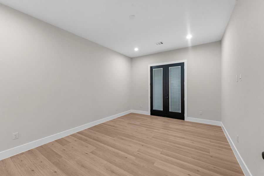 primary bedroom with balcony