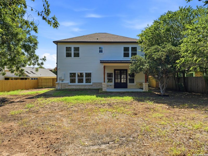 Exterior details and patio area of a home in , San Antonio (Image 4).