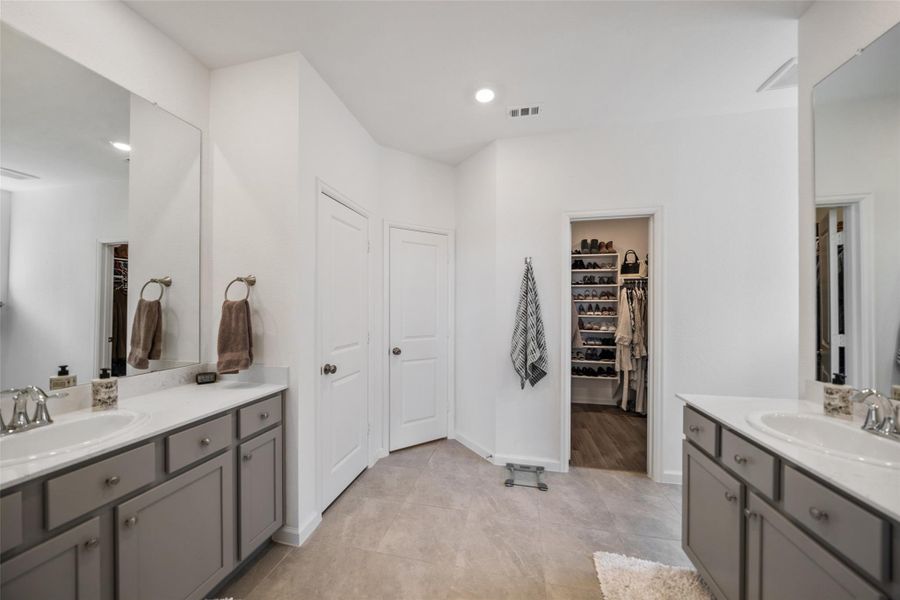Furnished interior view inside a new home in Pomona, Manvel (Image 24).