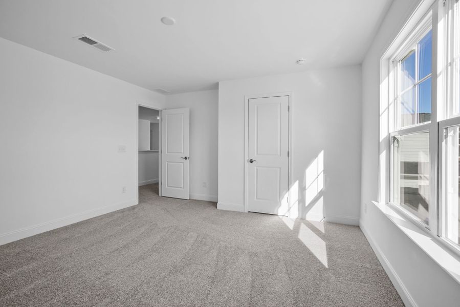 Spacious, unfurnished interior of a new home in Elmbrook, Indian Trail (Image 23).