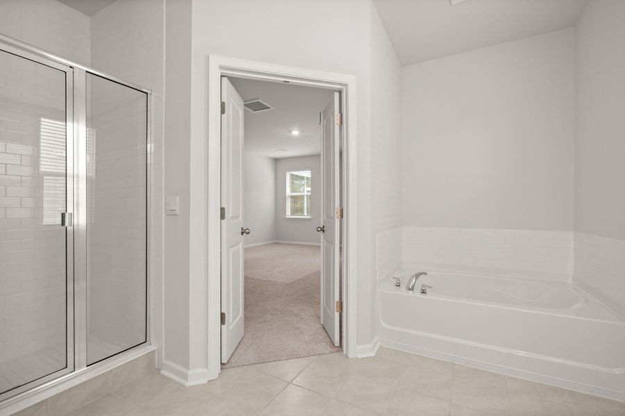 Spacious, unfurnished interior of a new home in The Ponds, Summerville (Image 37).