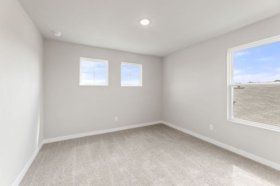 Spacious, unfurnished interior of a new home in Veranda Signature, San Antonio (Image 26).