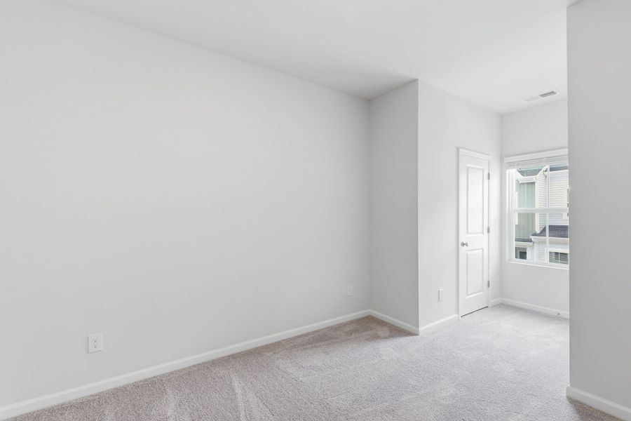 Spacious, unfurnished interior of a new home in Lakeview Village, Charlotte (Image 28).