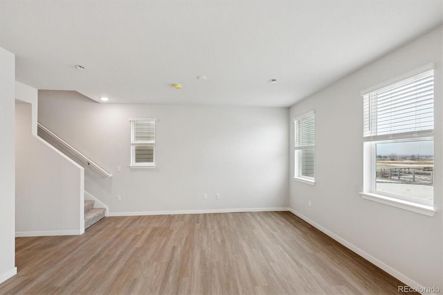 Spacious, unfurnished interior of a new home in Coyote Creek, Fort Lupton (Image 18).