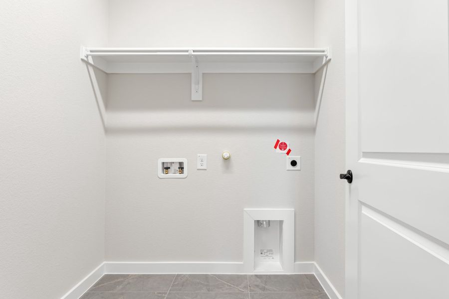 Spacious, unfurnished interior of a new home in Willow Grove, Melissa (Image 43).