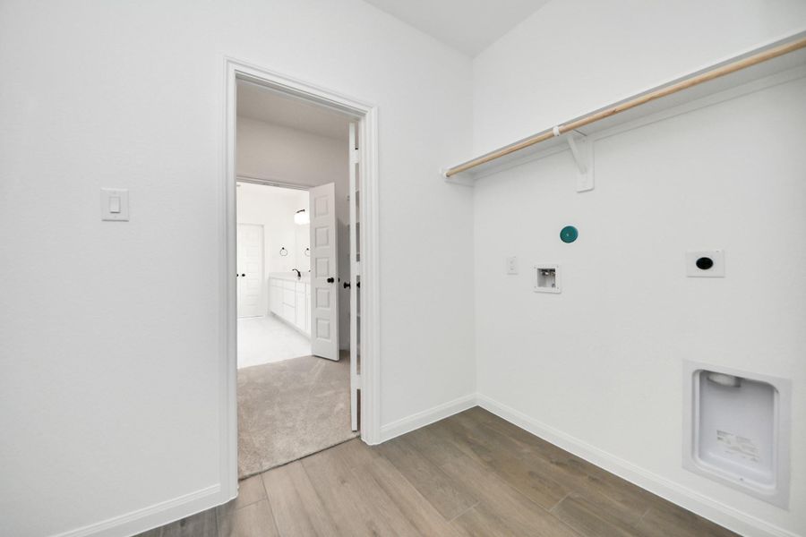 Spacious, unfurnished interior of a new home in Elyson, Katy (Image 31).