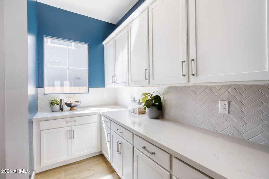 18 Butler's Pantry