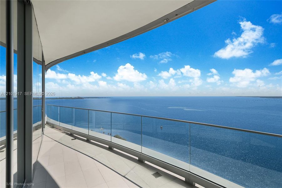 Condo located in Miami, FL showcasing its design and architecture (Image 16).