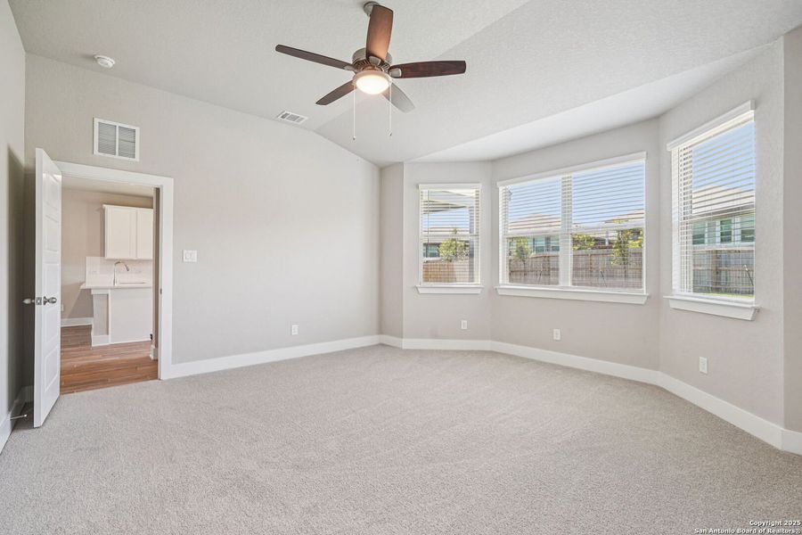 Spacious, unfurnished interior of a new home in Comanche Ridge, San Antonio (Image 43). Spacious, unfurnished interior of a new home in Comanche Ridge, San Antonio (Image 43).