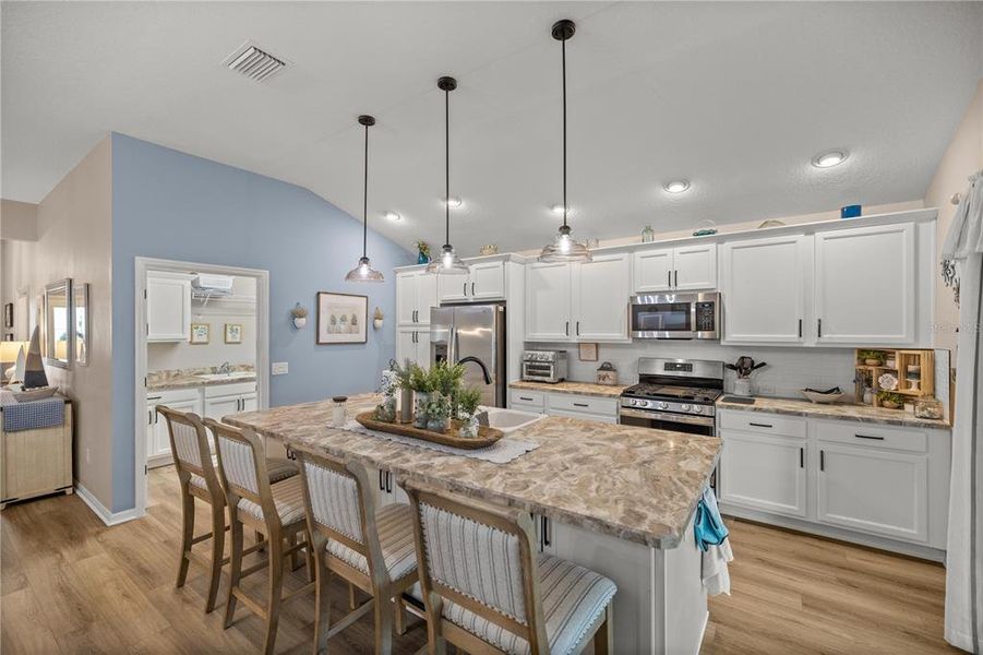 Kitchen with breakfast bar