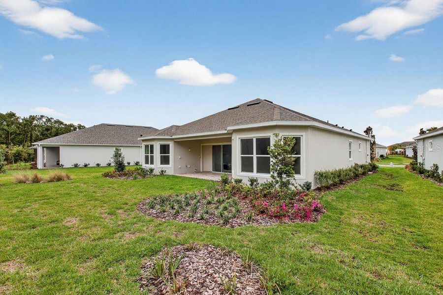Exterior details and patio area of a home in Center Lake Ranch Community Group Page, St. Cloud (Image 3).