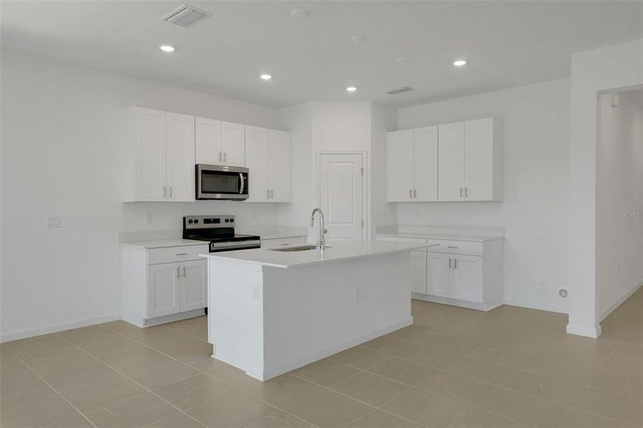 Furnished interior view inside a new home in Willowbrook North, Winter Haven (Image 9).