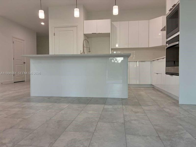 Spacious, unfurnished interior of a new home in , Labelle (Image 12).