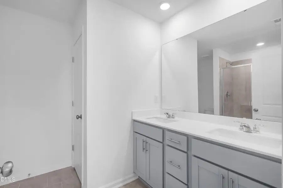 SUN_ElmGrove_Pic_Wyatt_Owners_Bath_3of3