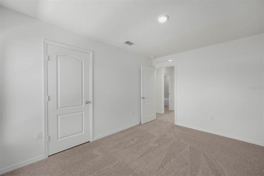 Spacious, unfurnished interior of a new home in Peach Crossings, Winter Haven (Image 17).