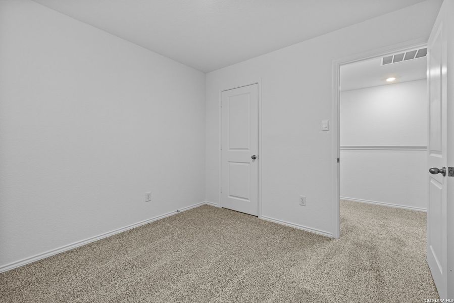 Spacious, unfurnished interior of a new home in Avenida, Converse (Image 18).